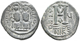 JUSTINO II y SOFIA. Follis. (Ae. 13,65g/30mm). 565-578 d.C. Nicomedia. (Seaby 369). Anv: Justino II y Sofia sentados de frente. Rev: M grande, encima ...