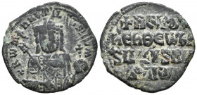 CONSTANTINO VII Porphyrogenitus y ROMANO I. Follis. (Ae. 5,36g/26mm). 913-959 d.C. Constantinopla. (Seaby 1760). Anv: Busto coronado de frente portand...
