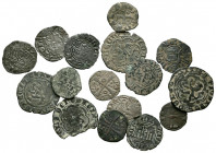 EPOCA MEDIEVAL. Conjunto de 17 monedas medievales de distintos reyes medievales y de distintas cecas españolas. A EXAMINAR.