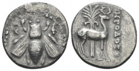 Ionia, Ephesus Drachm, Erodotos magistrate circa 205-190, AR 17.00 mm., 3.31 g.
Bee. Rev. Stag standing r.; palm tree in background. Kinns, Attic, p....