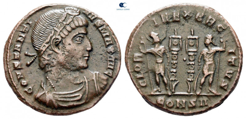 Constantine I the Great AD 306-337. Constantinople
Follis Æ

17 mm, 2,49 g
...