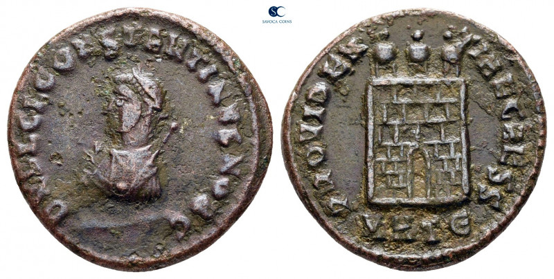 Constantine II, as Caesar AD 317-337. Heraclea
Follis Æ

16 mm, 2,41 g


...