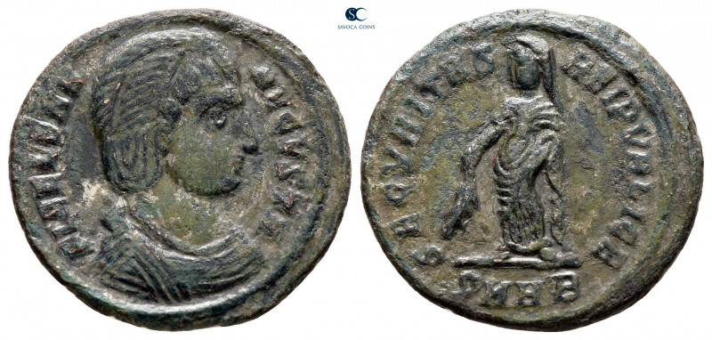 Helena. Augusta AD 324-3230. Heraclea
Follis Æ

19 mm, 3,30 g



nearly v...