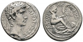 Römische Münzen 
 Kaiserzeit 
 Augustus 27 v. Chr. -14 n. Chr 
 Tetradrachme (Provinzialprägung für Syria) 4-3 v. Chr. -Antiochia-. Belorbeerte Büs...