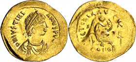 Justiniano I (527-565). Constantinopla. Semissis. (Ratto 466 var) (S. 144). Punzonada en reverso 1,98 g. MBC+.