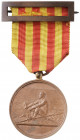 1911. Banyoles. Regatas. (Cru.Medalles 1565 var. metal). Con anilla, cinta y pasador. Bornce. 16,26 g. Ø30 mm. EBC.