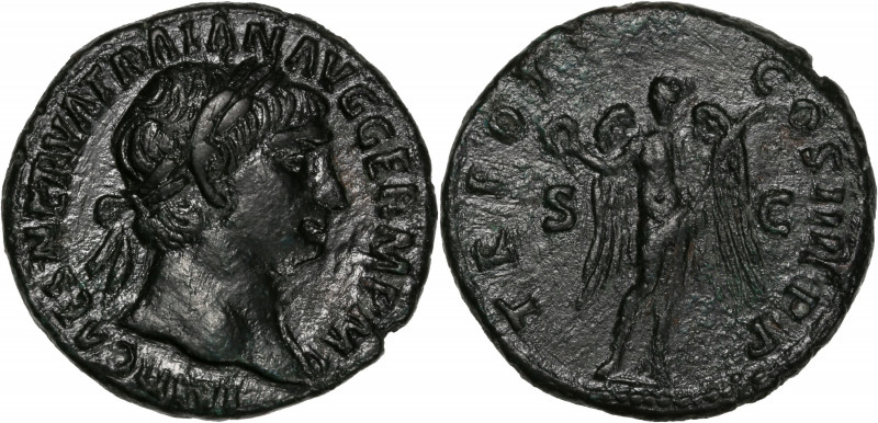 Trajan - As (Rome) 
R/ La Victoire tenant une couronne de la main droite et une ...