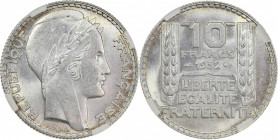 Turin - 10 francs 1932 Coque 
GENI n° FRCL7E2013

Argent - 10,02 grs - 28 mm
F.360-5 / G.801
SPL+ / GENI MS64

Monnaie gradée par GENI en MS64.