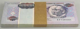 Angola: Bundle with 100 pcs. 100.000 Kwanzas Reajustados with running serial numbers, P. 139 in aUNC/UNC condition. (100 pcs.)