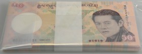 Bhutan: original bundle of 100 banknotes 50 Ngultrum 2013 P. 31b, all consecutive and in condition: UNC. (100 pcs)