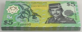 Brunei: Bundle with 100 pcs. 5 Ringgit 2002, P.23, rare date with running serial numbers in UNC condition (100 pcs.)