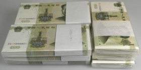 China: big set of 900 notes 1 Yuan 1999 P. 895c all with interesting serial numbers containing the following original bundles (packed at 100 pcs each)...