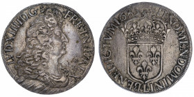 FRANCE / CAPÉTIENS
Louis XIV (1643-1715). Écu à la perruque avec buste drapé à l’antique 1685, L, Bayonne.
G.214 ; Argent - 27,10 g - 38 mm - 6 h 
...