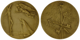 ITALIE
Vatican, Paul VI (1963-1978). Médaille commémorant l‘ultime session du Concile œcuménique Vatican II 1965.
Or - 55,88 g - 44 mm - 12 h 
Supe...