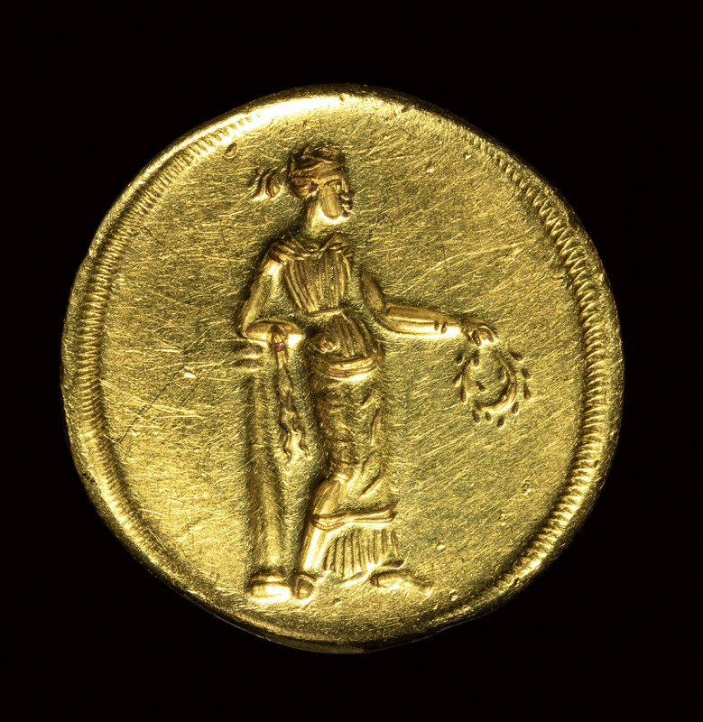 A greek hellenistic gold engraved ring. Allegorical female figure with a lurel w...