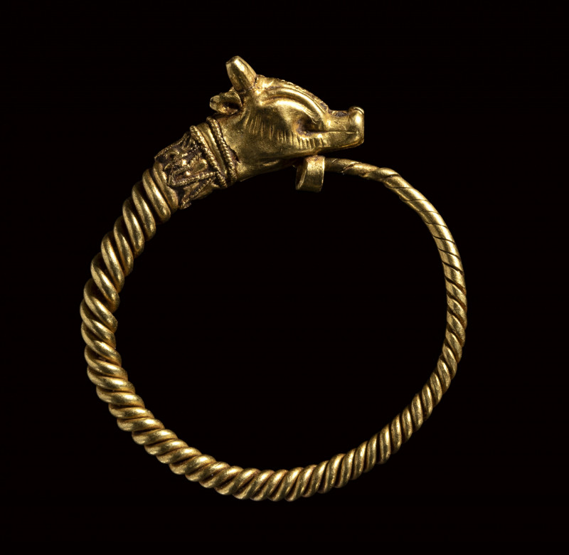 An hellenistic gold earring with animal protome.

3rd century B.C.

int diam...