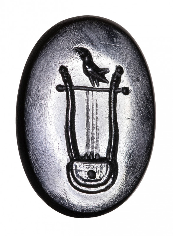 An italic onyx intaglio. Lyra.

2nd century B.C.

12x18x2 mm

This elegant...