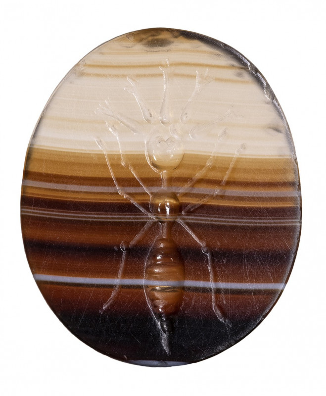 An large italic banded agate intaglio. Ant.

2nd century B.C.

16x19x2 mm
...