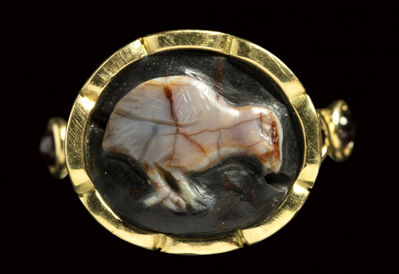 A rare agate cameo set in a modern gold ring. Partridge.

2nd - 3rd century A....