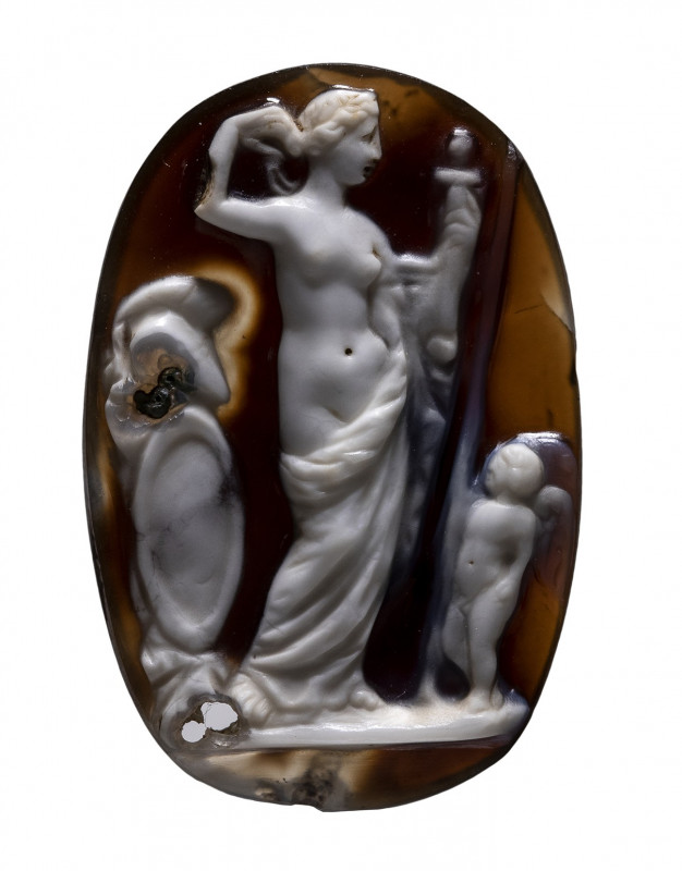 A very fine roman sardonyx cameo. Venus Victrix. 

1st century B.C. - 1st cent...