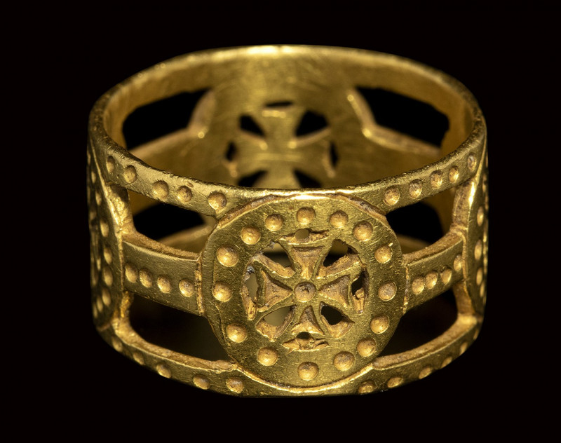 After the antique open work gold ring in the byzantine style. Crosses. 

19th ...