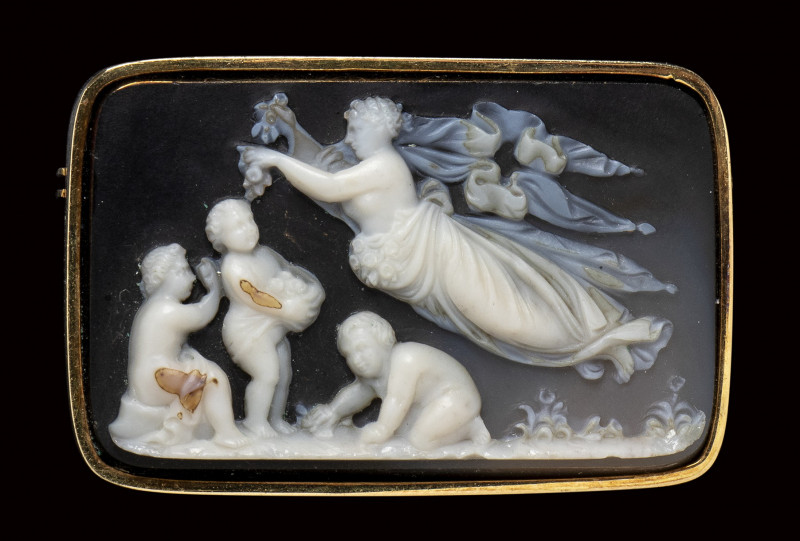 A large agate cameo set in a gold brooch. Allegorical scene.

19th century.
...