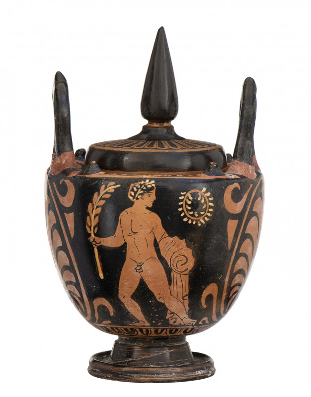APULIAN RED-FIGURE LEBES GAMIKOS
Mid 4th century BC
height cm 19, with lid

On o...