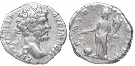 195 d.C. Septimio Severo. Roma. Denario. DS 4119 f.1 . Ag. 2,94 g. PM TR P III COS II PP. Fortuna a izquierda. MBC+. Est.60.