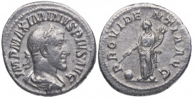 230 d.C. Maximino I. Roma. Denario. RSC 77 – RIC 13. Ag. 3,24 g. PROVIDENTIA AVG. Providencia a izquierda. MBC+. Est.70.