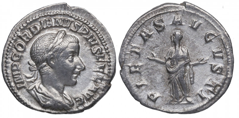 240 d.C. Gordiano III. Roma. Denario. RSC 186 – RIC 129. Ag. 2,41 g. PIETAS AVGV...