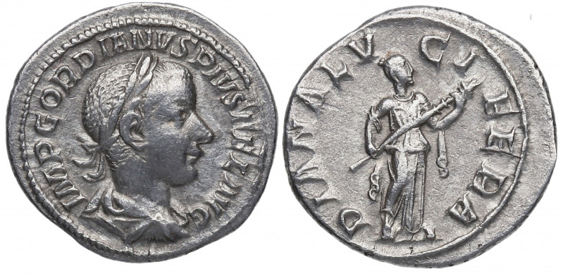 240 d.C. Gordiano III. Roma. Denario. RSC 69 – RIC 127. Ag. 2,92 g. DIANA LVCIFE...