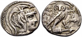 ATTIKA. ATHEN. Tetradrachmon, Neuer Stil, 97-96 v. Chr. Kopf der Athena Parthenos n. r. in Helm mit Helmbusch, auf dem Kessel Pegasos und Zweig. Rv. E...