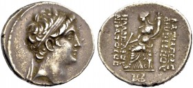 KÖNIGREICH DER SELEUKIDEN. Demetrios II. Nikator, 1. Regierung, 146-139 v. Chr. Tetradrachmon, Seleukeia am Tigris. Kopf mit Diadem in einer Stemma n....