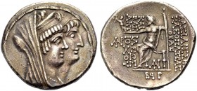 KÖNIGREICH DER SELEUKIDEN. Kleopatra Thea und Antiochos VIII. Grypos, 125-121 v. Chr. Tetradrachmon, Damaskos, 121-120 v. Chr. Die Büsten nebeneinande...