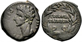 SPANIEN. CORDUBA (COLONIA PATRICIA). Augustus, 27 v. Chr. -14 n. Chr. Bronze. PERM CAES - AVG Kopf, barhäuptig, n.l. Rv. COLONIA/PATRICIA in einem Lor...