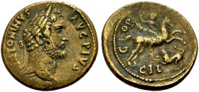 KORINTHIA. KORINTH. Antoninus Pius, 138-161. Bronze. Kopf mit L. n.r. Rv. C-OR/C I L Bellerophon auf dem Pegasos n.r. sprengend, mit einer Lanze die C...