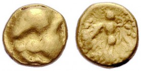 BOIER. Achtelstater, Gold, ca. 1. Jh. v. Chr. Welliger Buckel (aufgelöster Kopf). Stehende Figur (Athena Alkis) mit Schild n.l., l. und r. Pünktchen o...