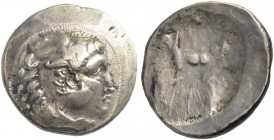 OSTKELTEN. Imitationen Philipp III. 310-50 v. Chr. Tetradrachmon, 300-250 v. Chr. Herakleskopf mit Löwenfell n. r. Rv. Zeus mit Adler n.l. thronend (v...