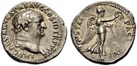 KAISERZEIT. Vespasianus, 69-79. Denar, 71, Ephesos. Büste mit L. n. r. IMP CAESAR VESPAS AVG COS III TR PPP Rv. PACI AVGVSTAE (von rechts), Victoria m...