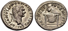 KAISERZEIT. Domitianus Caesar, 69-81. Denar unter Titus, 80-81. Kopf mit L. n.r. Rv. PRINCEPS - IVVENTVTIS Korinthischer Helm auf einem mit einer Deck...