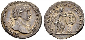 KAISERZEIT. Trajanus, 98-117. Denar, 112 Büste mit L. und Schulterdrapierung n.r. Rv. SPQR OPTIMO PRINCIPI Victoria steht r., setzt den linken Fuß auf...
