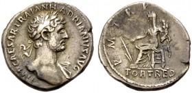 KAISERZEIT. Hadrianus, 117-138. Denar, 119-122 Büste mit L. und Schulterdrapierung n. r. IMP CAESAR TRAIAN HADRIANVS AVG Rv. PM TRP (COS III)/ FORT RE...