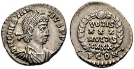 KAISERZEIT. Constantius II., 337-361. Siliqua, 355-360 Arles. Drap., gep. Büste mit Perlendiadem n. r. DN CONSTAN-TIVS PF AVG Rv. VOTIS/XXX/MVLTIS/XXX...