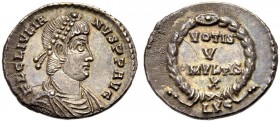 KAISERZEIT. Julianus II., 360-363. Siliqua, Lugdunum. Drap., gep. Büste mit D. n.r. Rv. VOTIS / V / MVLTIS / X in einem Kranz, unten LVG 1,98 g. RIC V...