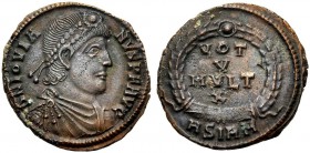 KAISERZEIT. Jovianus, 363-364. Nummus, Sirmium. Drap., gep. Büste mit D. n.r. DN IOVIA-NVS PF AVG Rv. VOT/V/MVLT/X in Kranz, unten ASIRM 3,65 g. RIC V...