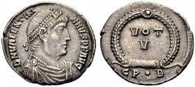 KAISERZEIT. Valentinianus I., 364-375. Siliqua, 365-366 Konstantinopel. Drap., gep. Büste mit Perlendiadem n. r. DN VALENTINI-ANVS PF AVG Rv. VOT/V im...