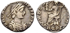 KAISERZEIT. Gratianus, 367-383. Siliqua, 375-378 Aquileia. Drap., gep. Büste mit Perlendiadem n. r. DN GRATIA-NVS PF AVG Rv. VRBS ROMA Roma n.l. auf K...
