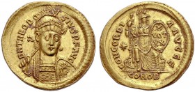 Theodosius II., 402-450. Solidus, 430-440 Konstantinopel. Gep. Büste von vorne mit Helm, Diadem, geschulterter Lanze und Schild, worauf ein Reiter abg...