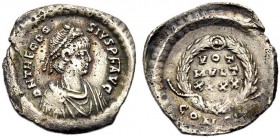 Theodosius II., 402-450. AR-Siliqua, 438-450 (?) Konstantinopel. Drap., gep. Büste mit Perlendiadem n. r. DN THEODO-SIVS PF AVG Rv. VOT/MVLT/XXXX im K...