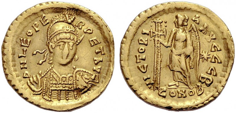 Leo I., 457-474. Solidus. 457-468 Gep. Büste von vorne mit Helm, Schild und gesc...